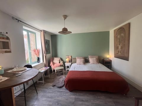 Nearby landmark, Spring, Bed, Balcony/Terrace, Dining area, Bedroom, Breakfast, Inner courtyard view, internet