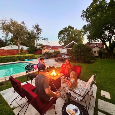 Patio, BBQ facilities, Seating area, Evening entertainment, Garden view, Pool view, Swimming pool, group of guests, sunbed