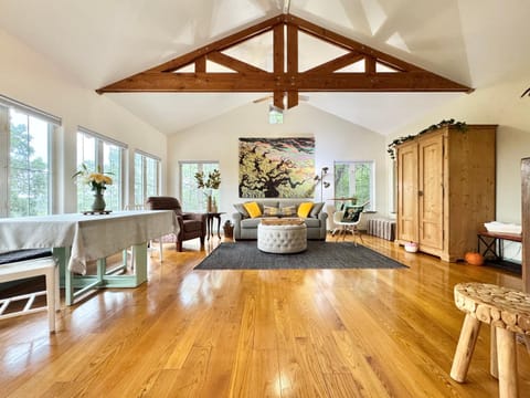 TV and multimedia, Living room, Seating area, Dining area, Dining area