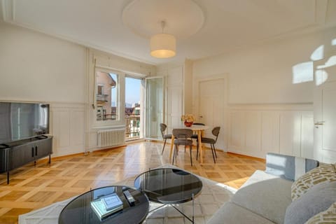 Kitchen or kitchenette, Living room