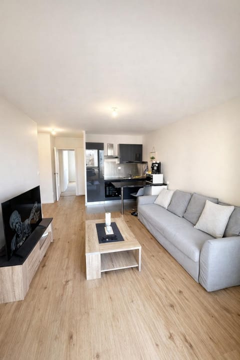 TV and multimedia, Kitchen or kitchenette, Living room