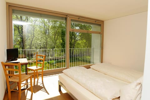 Photo of the whole room, Bedroom, Garden view, River view