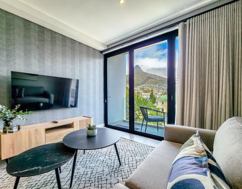 Communal lounge/ TV room, Natural landscape, TV and multimedia, Living room, Seating area, Mountain view