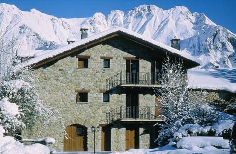 Facade/entrance, Winter