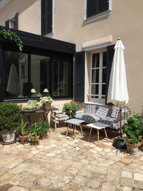 Le Jardin Cathedrale Bed and Breakfast in Chartres