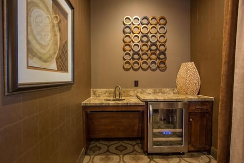 Resort Style Apartment/Home - The Woodlands Condo in The Woodlands