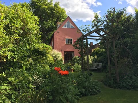 Property building, Facade/entrance, Summer, Garden, Garden, Garden view