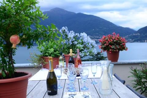 Balcony/Terrace, Lake view, Mountain view