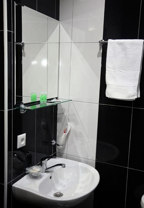 Shower, Property building, TV and multimedia