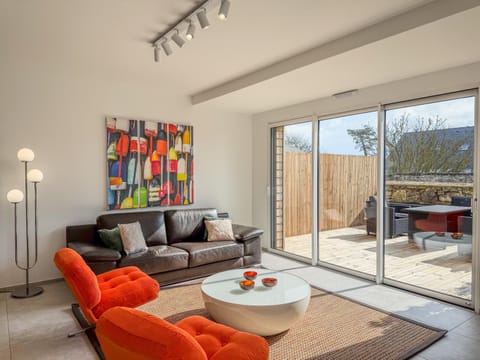 Patio, Living room
