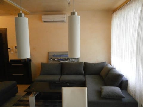 Art apartment Kiril and Metodi square Apartment in Burgas