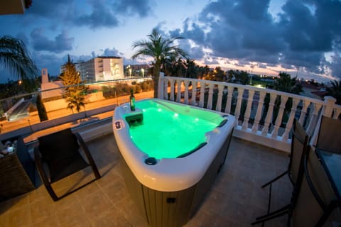 Hot Tub, View (from property/room), Balcony/Terrace