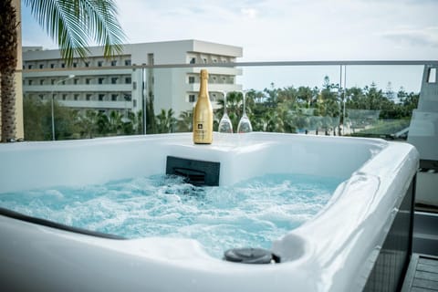 Hot Tub, Balcony/Terrace