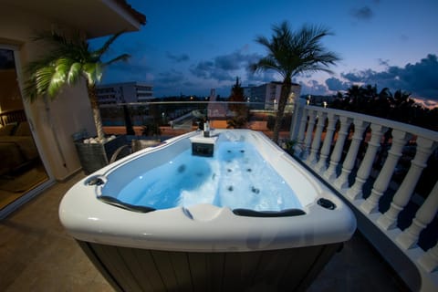 Hot Tub, View (from property/room), Balcony/Terrace