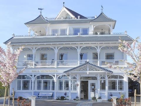 Property building, Day
