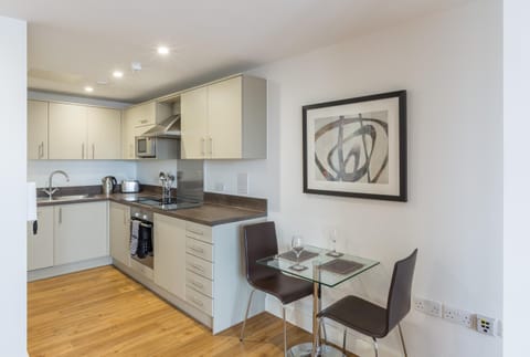 Kitchen or kitchenette, Dining area