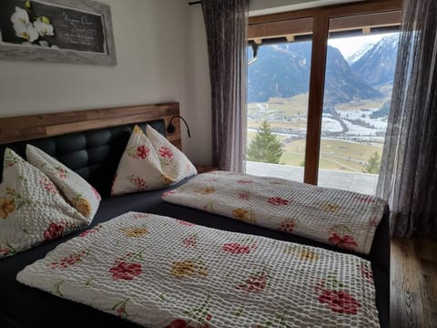Bed, Photo of the whole room, Bedroom, Mountain view