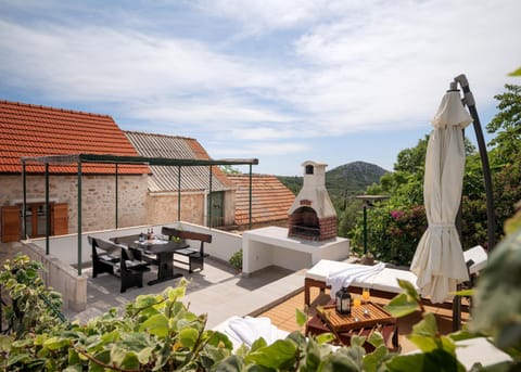 Spring, Day, Natural landscape, Summer, BBQ facilities, Garden, View (from property/room), Balcony/Terrace, Seating area, Dining area, Garden view, Mountain view, Sea view, sunbed