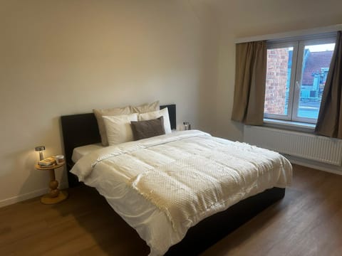 Property building, Bed, Bedroom