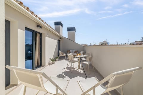 View (from property/room), Balcony/Terrace, City view, furniture, sunbed