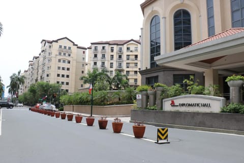 Property building, Day, Neighbourhood, City view, Street view, Location, Quiet street view, Parking