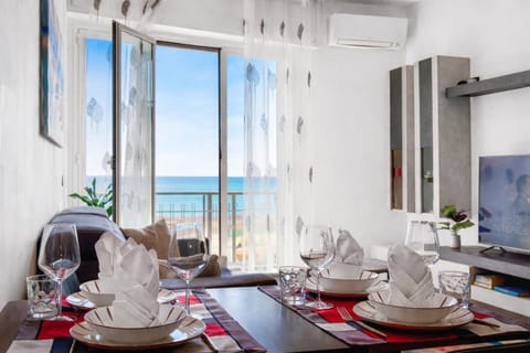 Natural landscape, TV and multimedia, Living room, Dining area, Sea view, air conditioner