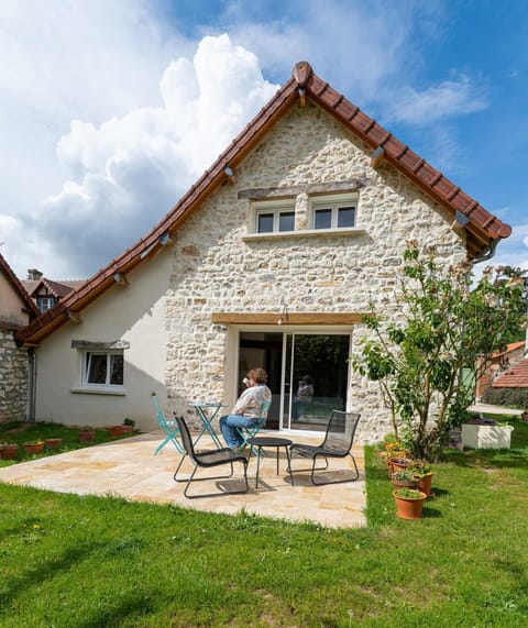 Property building, Patio, Garden, Dining area, Garden view