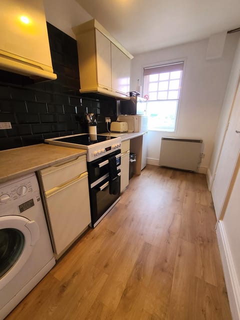 VALE VIEW APARTMENT, Prestatyn, North Wales - a smart and stylish, dog-friendly holiday let just a 5 min walk to beach & town! Condominio in Prestatyn