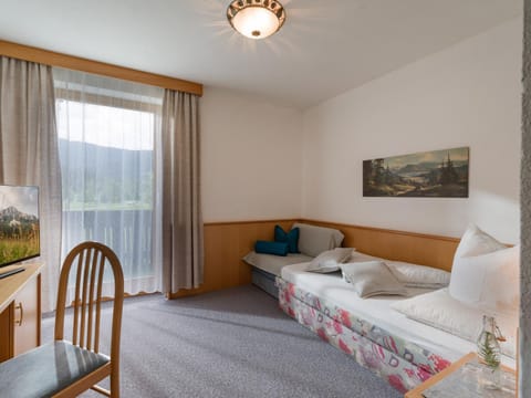 Bed, Photo of the whole room, Seating area, Bedroom