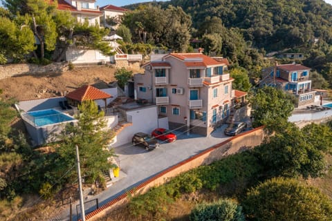 Property building, Bird's eye view, Swimming pool, Parking