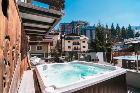 Hot Tub, Solarium, Balcony/Terrace