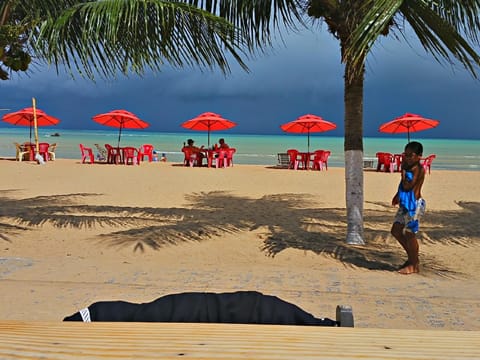 Day, Beach, young children