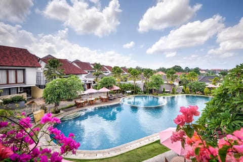 Bird's eye view, Swimming pool