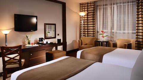 Bed, TV and multimedia, Coffee/tea facilities, Photo of the whole room, Seating area, Bedroom, internet, internet, minibar, wardrobe, air conditioner, air conditioner