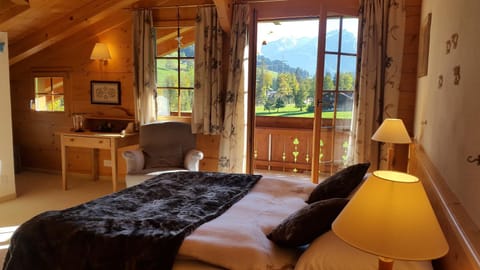 Bedroom, Mountain view