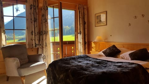 Bedroom, Mountain view