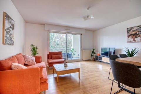 TV and multimedia, Balcony/Terrace, Living room, Seating area