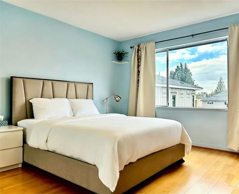 People, Garden, View (from property/room), Photo of the whole room