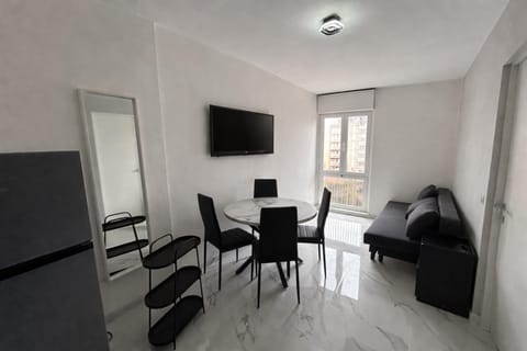 TV and multimedia, Living room, Dining area