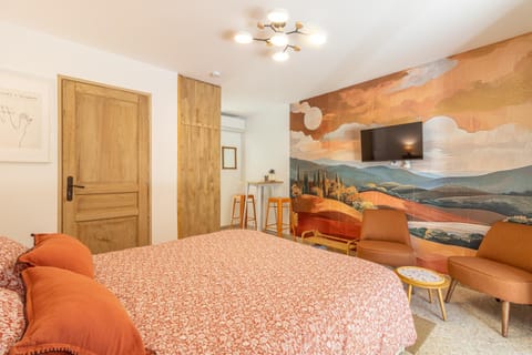 Photo of the whole room, Bedroom