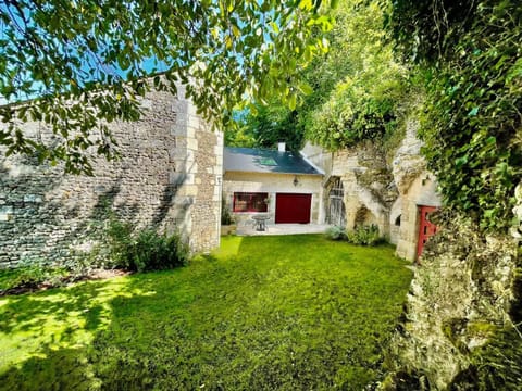 Property building, Spring, Day, Natural landscape, Garden, Garden view
