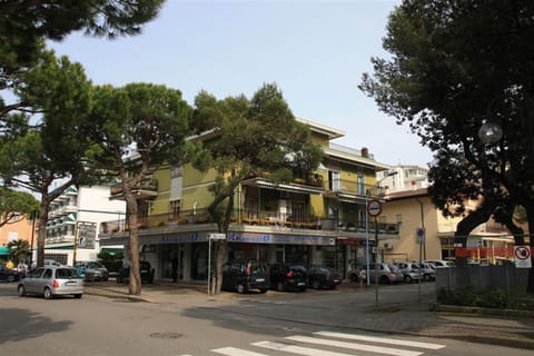 Facade/entrance, Bird's eye view