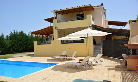 Property building, BBQ facilities, Swimming pool