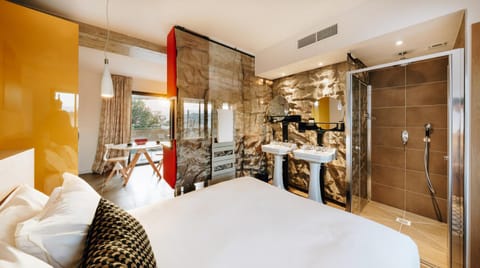 Shower, Bed, Bathroom, Photo of the whole room, Decorative detail, Bedroom