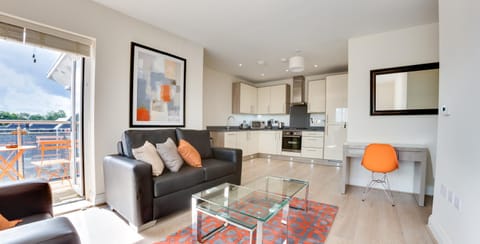 House of Fisher - Athena Court Condo in Maidenhead