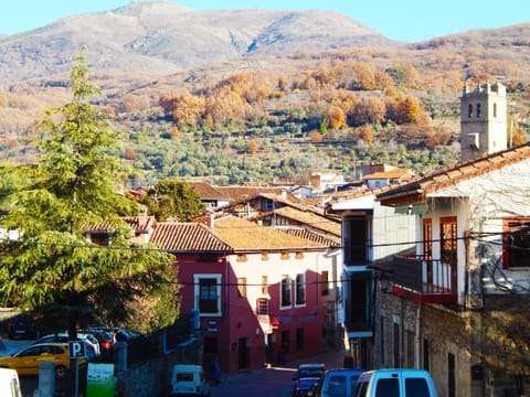 Property building, Neighbourhood, Mountain view