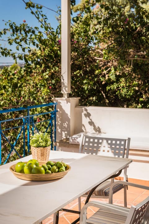 View (from property/room), Balcony/Terrace, Dining area