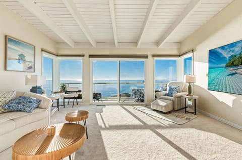 TV and multimedia, Living room, Seating area, Sea view