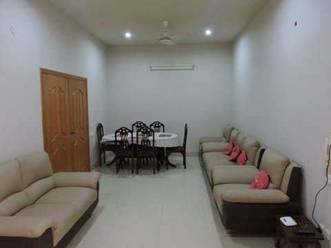 Seating area, Dining area