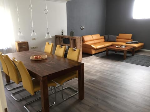 Living room, Photo of the whole room, Decorative detail, Dining area